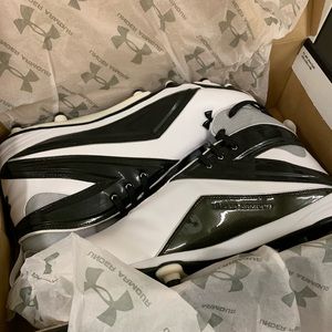NIB! Under Armour Team Run N Gun Cleats Black/White - size 18 Mens